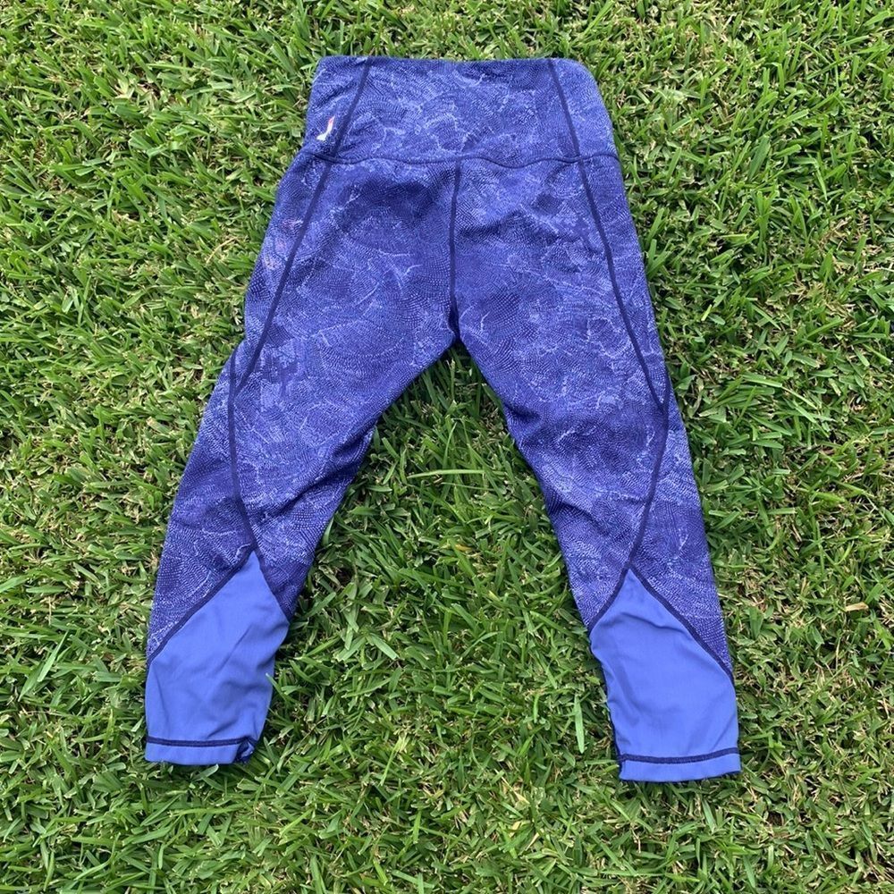 [Zella] Purple Pattern Cropped Leggings - Size Small - Picture 4 of 4